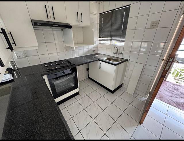 2 BEDROOM TOWNHOUSE FOR SALE IN GLEN MARAIS